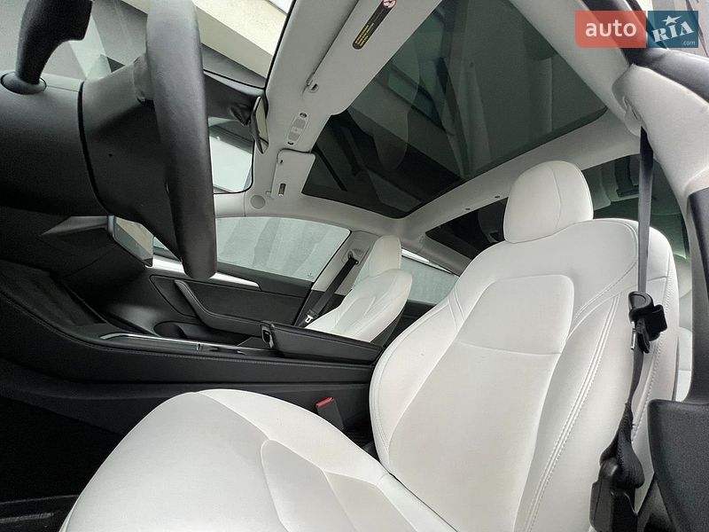 Седан Tesla Model 3 2022 в Ивано-Франковске
