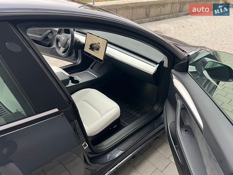 Седан Tesla Model 3 2022 в Ивано-Франковске