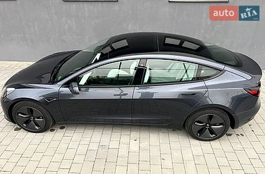 Седан Tesla Model 3 2022 в Ивано-Франковске