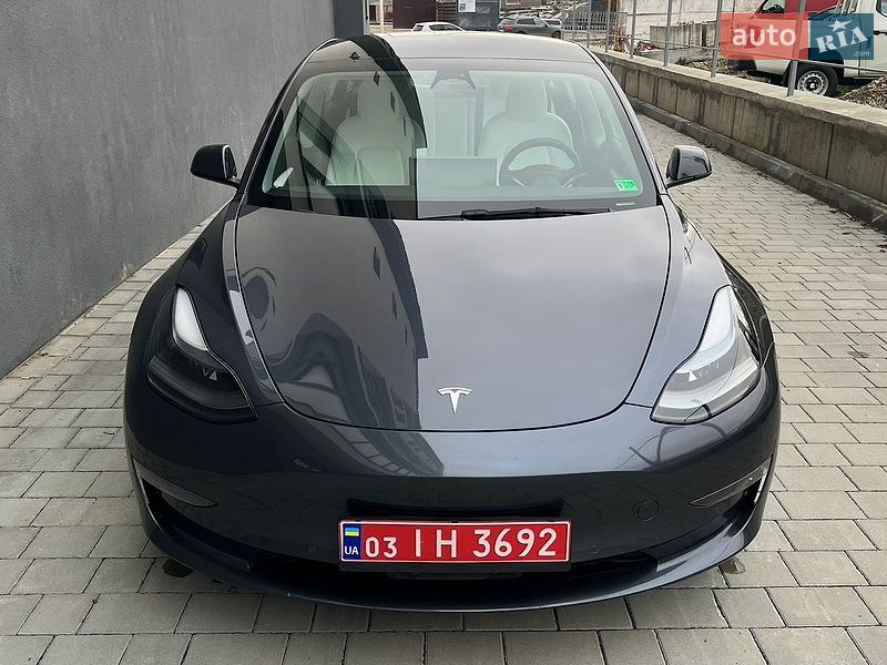 Седан Tesla Model 3 2022 в Ивано-Франковске