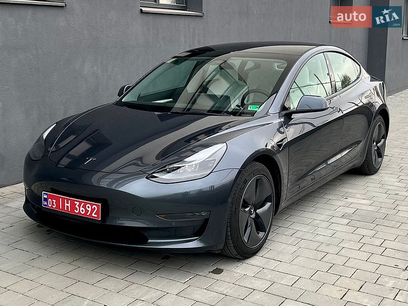 Седан Tesla Model 3 2022 в Ивано-Франковске