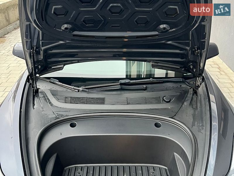 Седан Tesla Model 3 2022 в Ивано-Франковске
