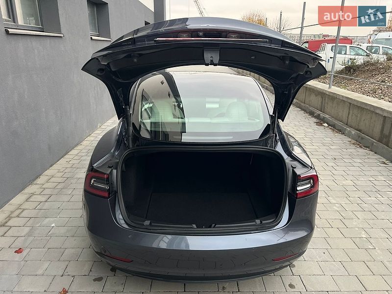 Седан Tesla Model 3 2022 в Ивано-Франковске