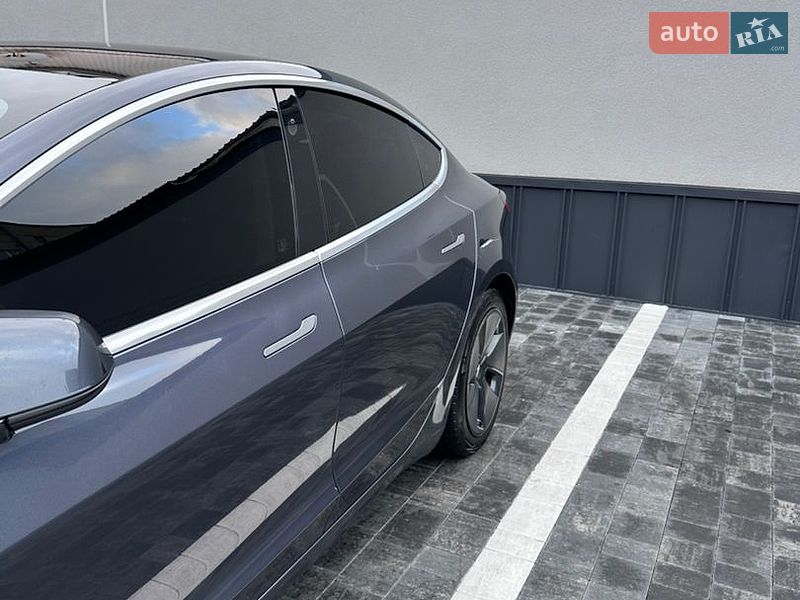 Седан Tesla Model 3 2018 в Рівному