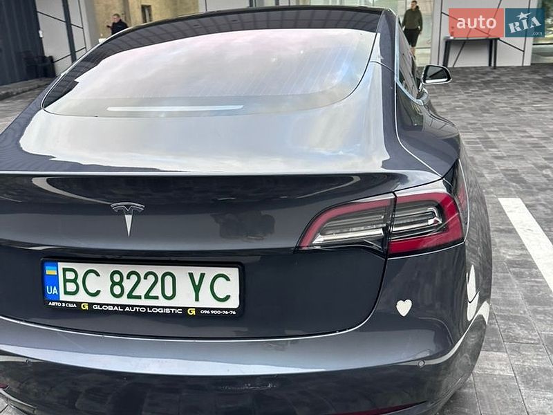 Седан Tesla Model 3 2018 в Рівному