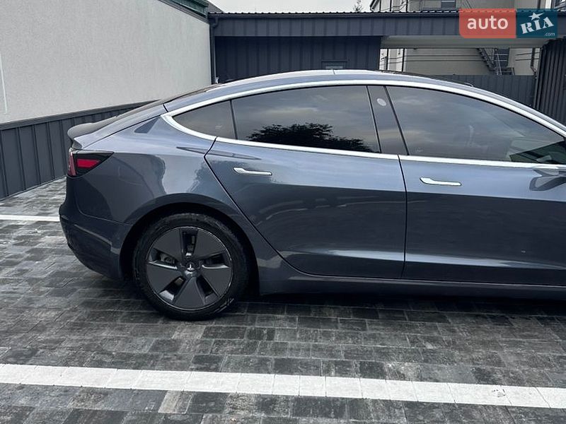 Седан Tesla Model 3 2018 в Рівному