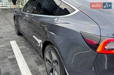 Седан Tesla Model 3 2018 в Рівному