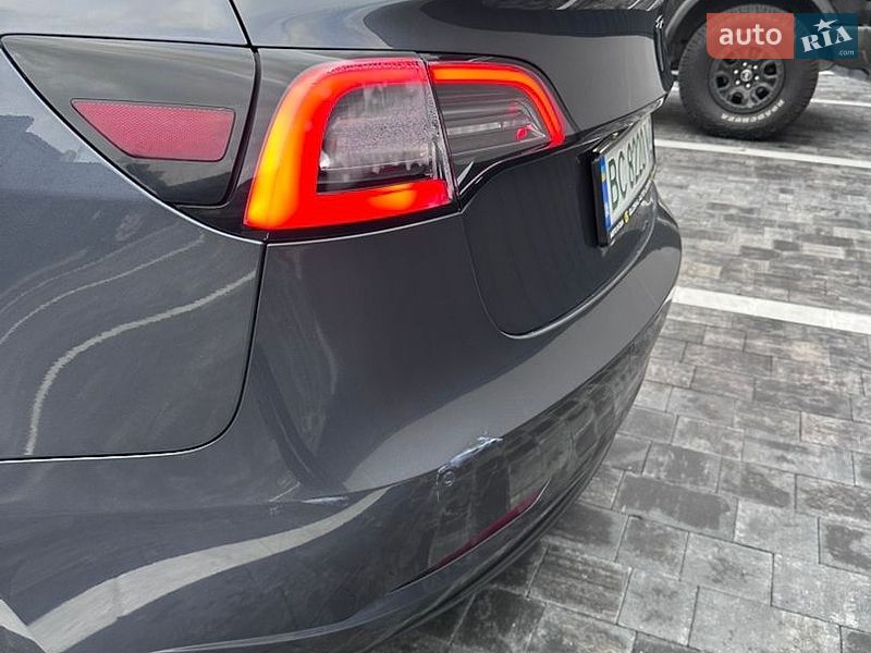 Седан Tesla Model 3 2018 в Рівному