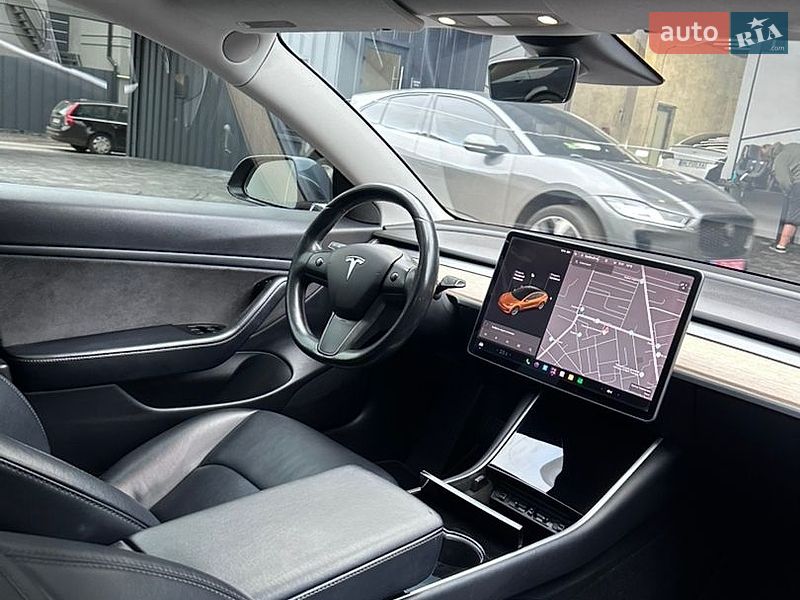 Седан Tesla Model 3 2018 в Рівному
