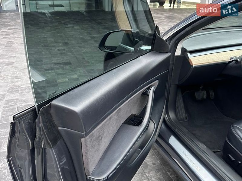 Седан Tesla Model 3 2018 в Рівному