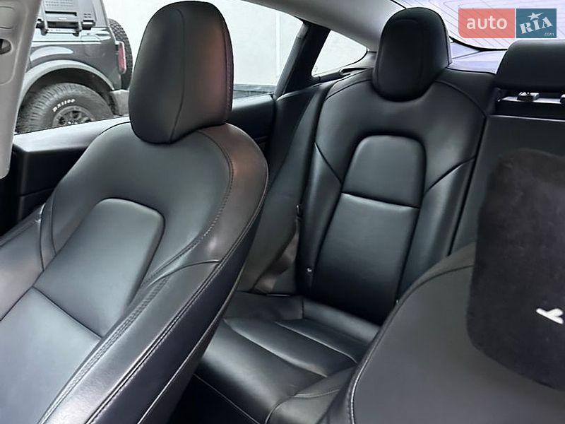 Седан Tesla Model 3 2018 в Рівному