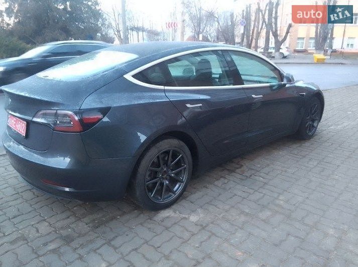 Седан Tesla Model 3 2019 в Тернополе