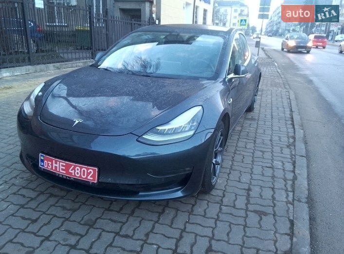 Седан Tesla Model 3 2019 в Тернополе