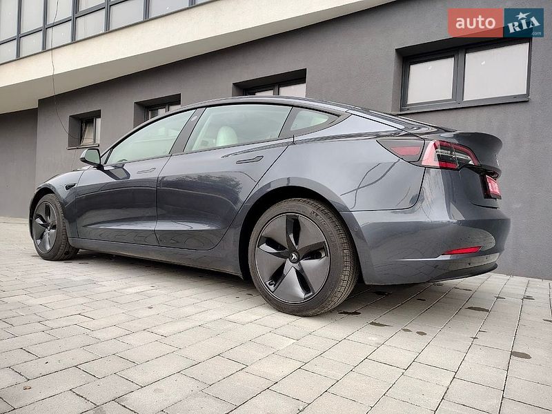 Седан Tesla Model 3 2022 в Ивано-Франковске