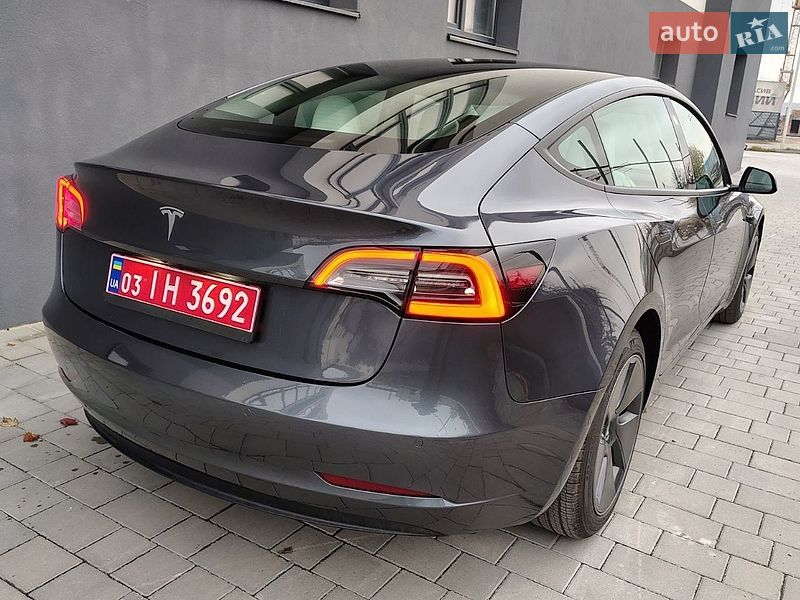 Седан Tesla Model 3 2022 в Ивано-Франковске