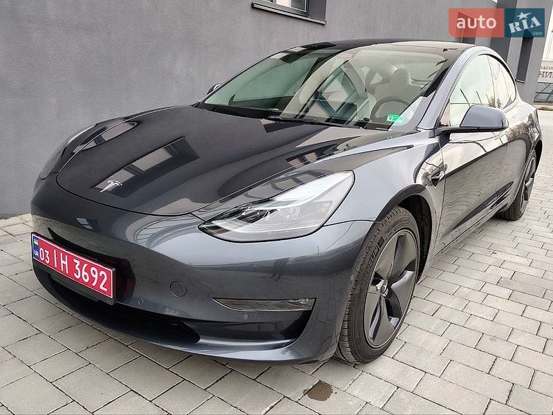 Седан Tesla Model 3 2022 в Ивано-Франковске