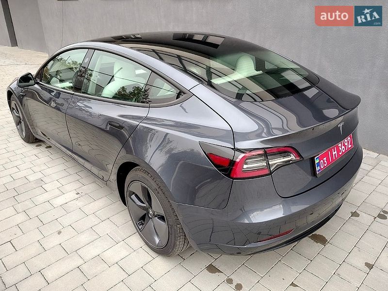 Седан Tesla Model 3 2022 в Ивано-Франковске