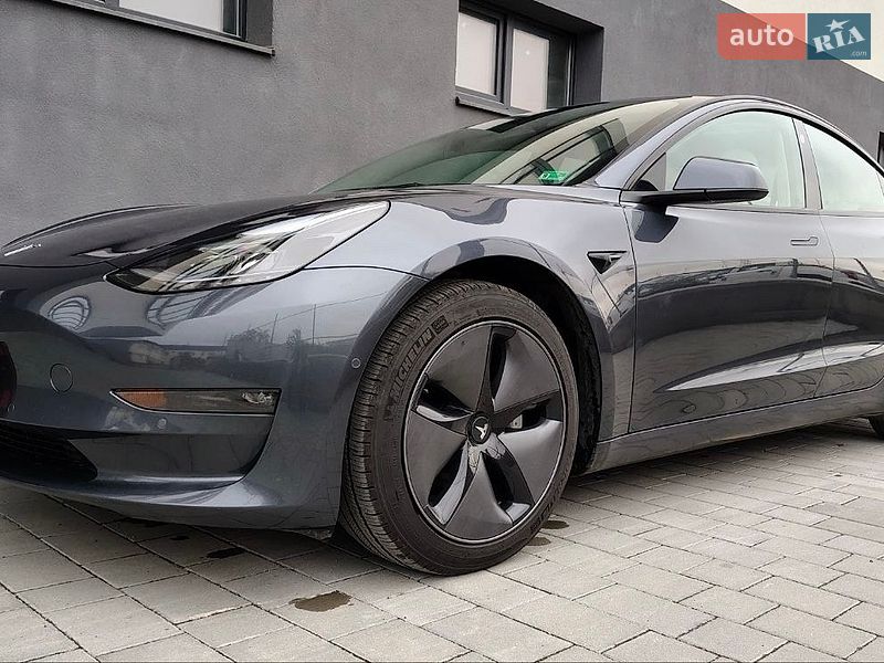 Седан Tesla Model 3 2022 в Ивано-Франковске