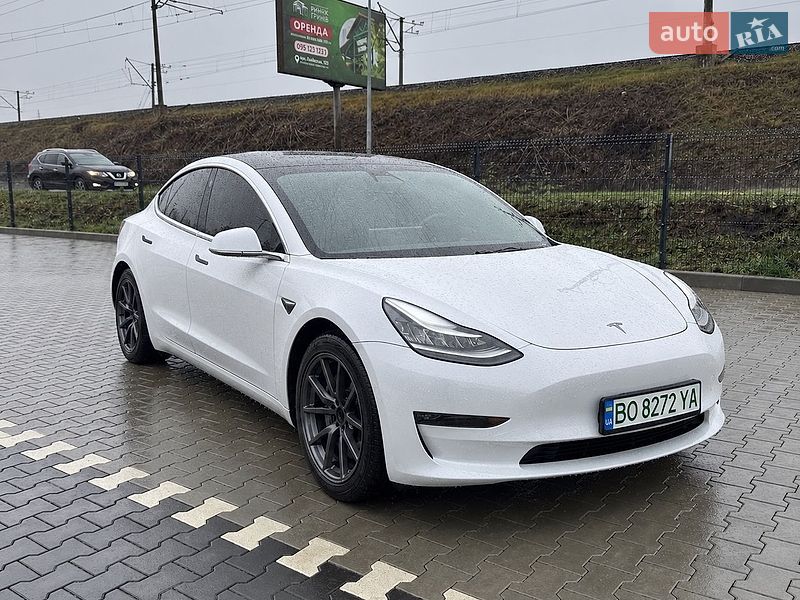 Седан Tesla Model 3 2021 в Львове