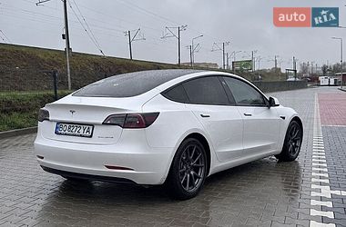 Седан Tesla Model 3 2021 в Львове
