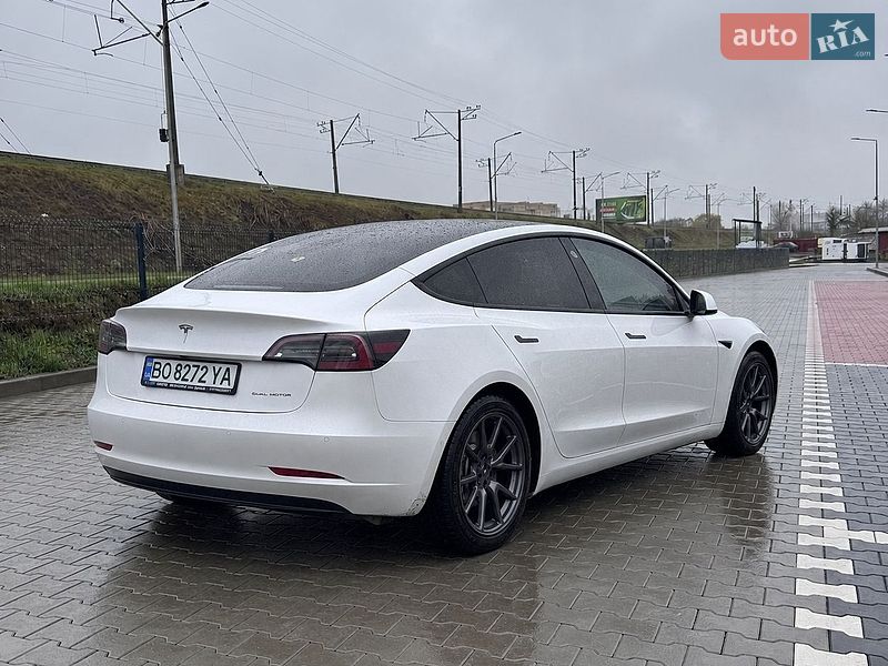 Седан Tesla Model 3 2021 в Львове