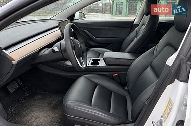 Седан Tesla Model 3 2021 в Львове