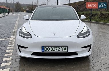 Седан Tesla Model 3 2021 в Львове