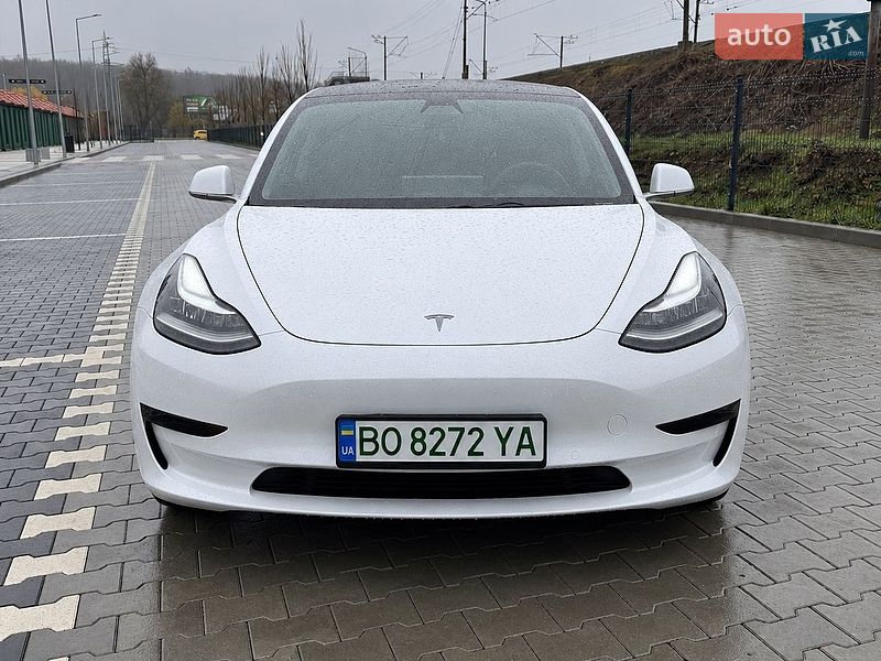 Седан Tesla Model 3 2021 в Львове