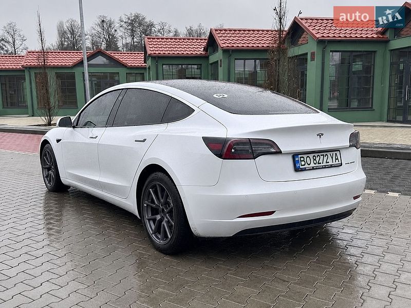 Седан Tesla Model 3 2021 в Львове
