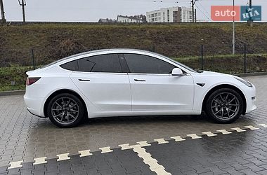 Седан Tesla Model 3 2021 в Львове