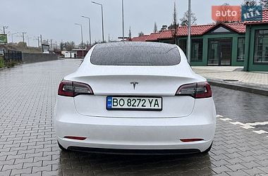 Седан Tesla Model 3 2021 в Львове
