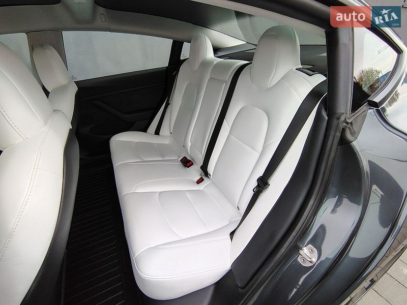 Седан Tesla Model 3 2022 в Ивано-Франковске