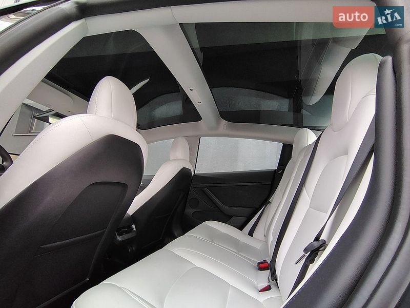 Седан Tesla Model 3 2022 в Ивано-Франковске