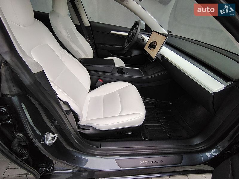 Седан Tesla Model 3 2022 в Ивано-Франковске