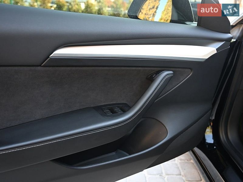 Седан Tesla Model 3 2022 в Львові фото 14 Седан Tesla Model 3 2022 в Львові