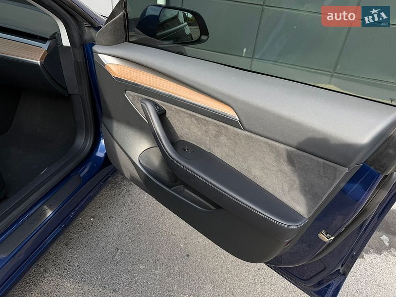 Седан Tesla Model 3 2023 в Одессе