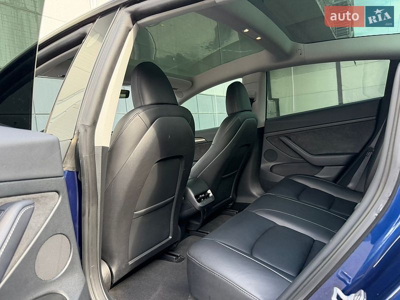 Седан Tesla Model 3 2023 в Одессе