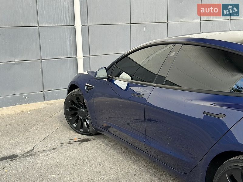Седан Tesla Model 3 2023 в Одессе