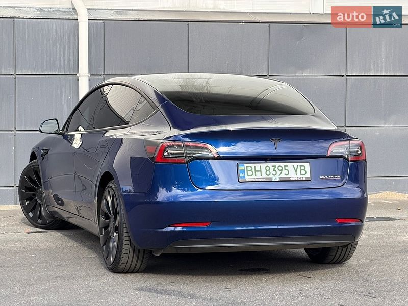 Седан Tesla Model 3 2023 в Одессе