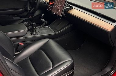 Седан Tesla Model 3 2021 в Львове