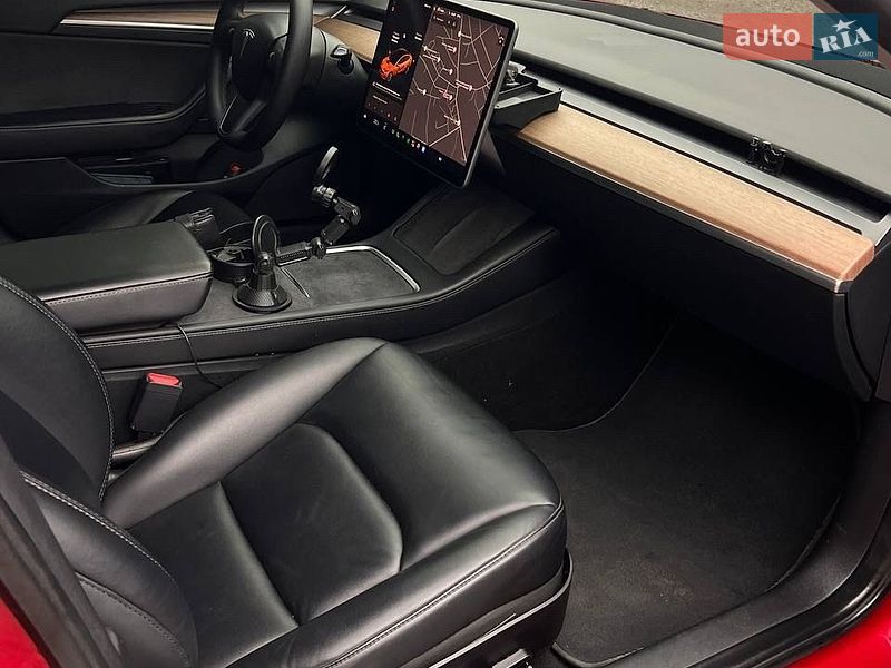 Седан Tesla Model 3 2021 в Львове