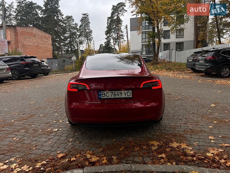 Седан Tesla Model 3 2021 в Львове