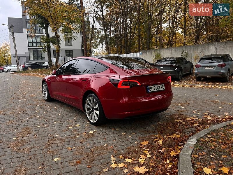 Седан Tesla Model 3 2021 в Львове