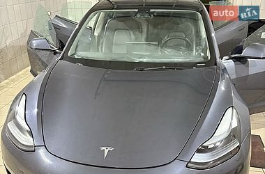 Седан Tesla Model 3 2023 в Кременчуці