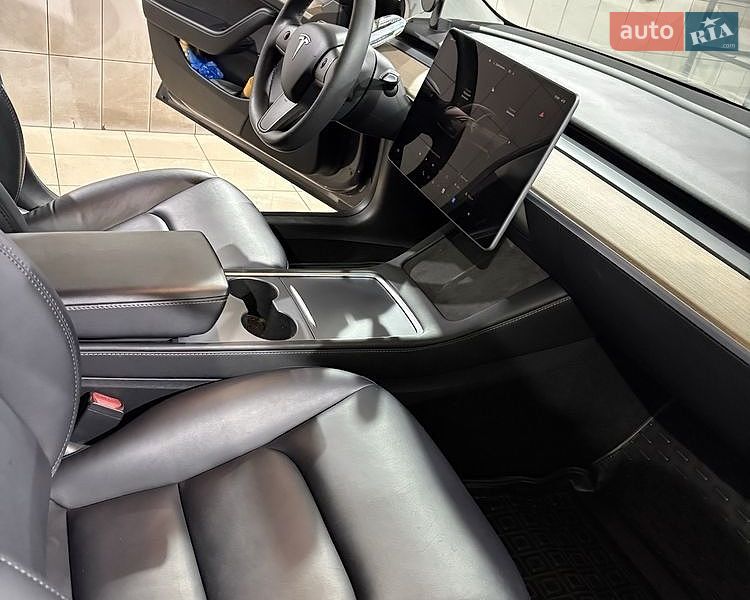 Седан Tesla Model 3 2023 в Кременчуге