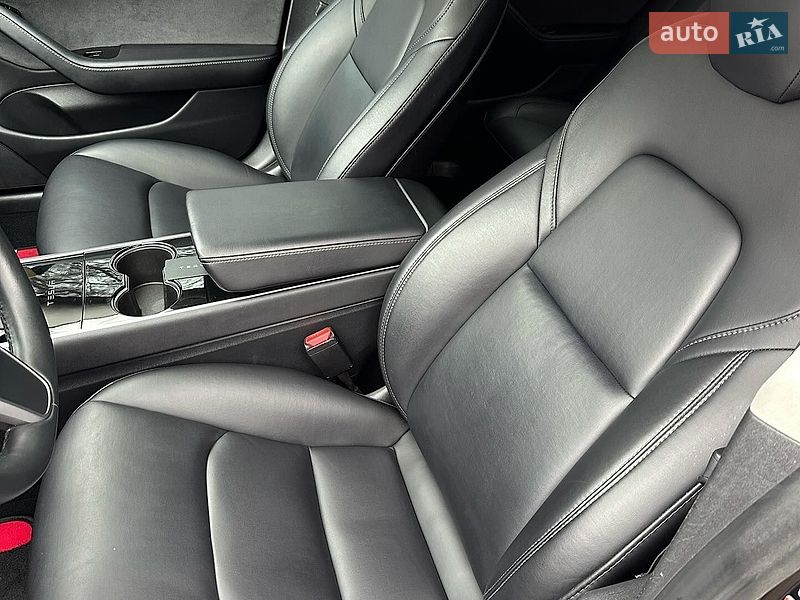 Седан Tesla Model 3 2018 в Львові