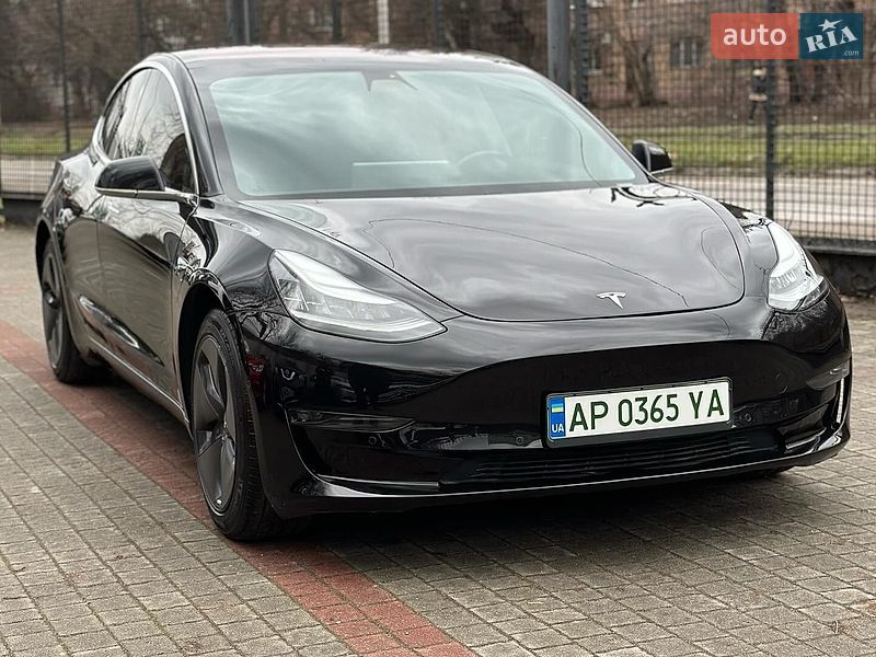 Седан Tesla Model 3 2018 в Львові