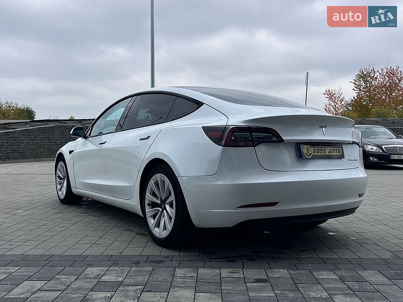 Седан Tesla Model 3 2022 в Львові