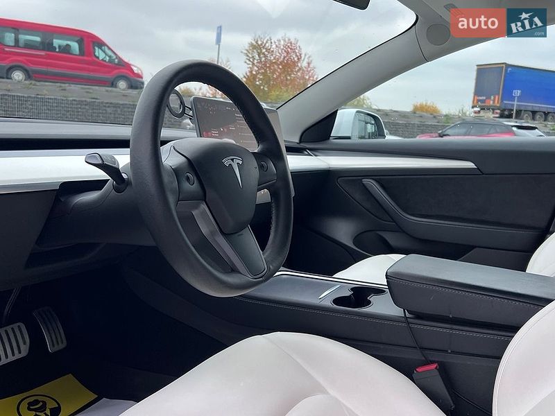 Седан Tesla Model 3 2022 в Львові