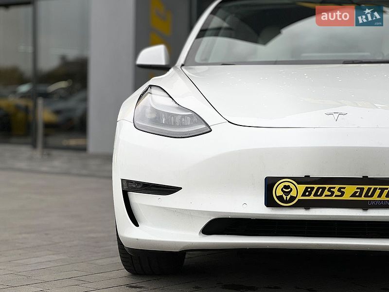 Седан Tesla Model 3 2022 в Львові
